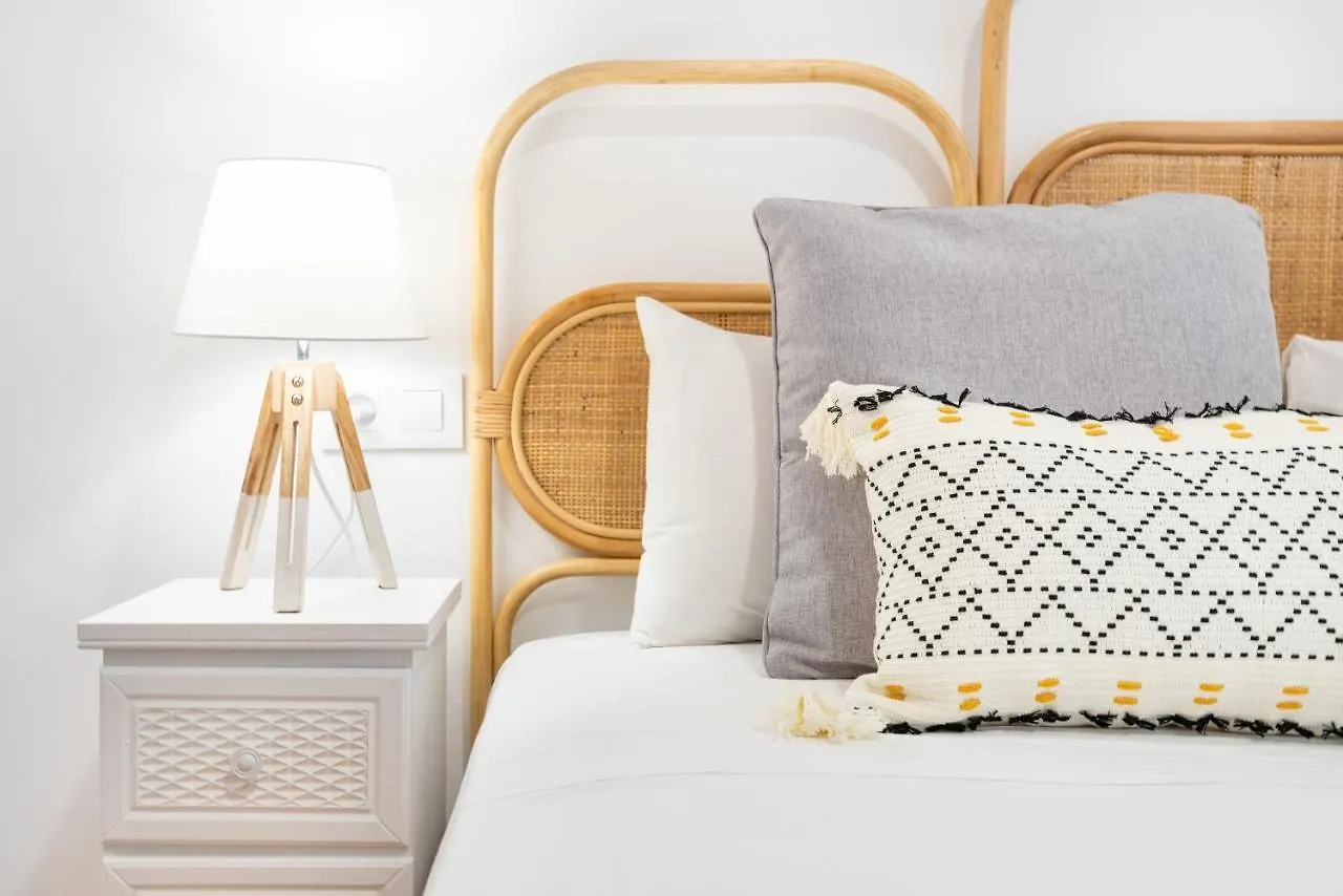 Wintowinrentals Superb New-Look Apartment contacts